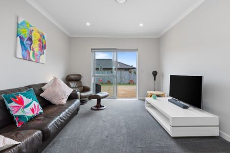Photo of property in 16 Walter Ruddock Avenue, Kumeu, 0810