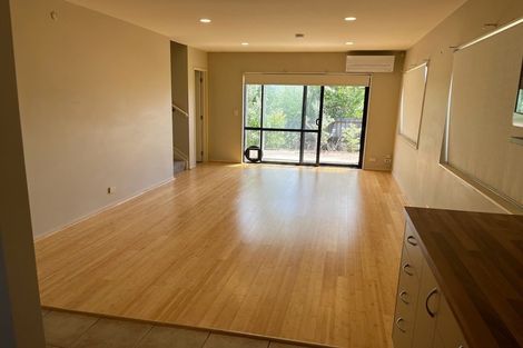 Photo of property in 23 Spalding Rise, Golflands, Auckland, 2013