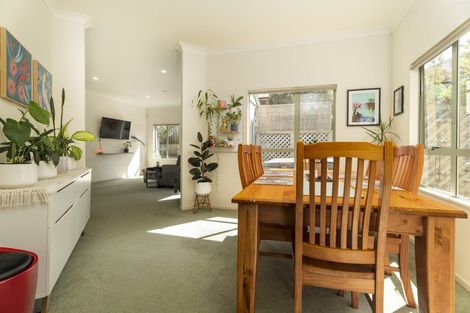 Photo of property in 5 Radstock Grove, Churton Park, Wellington, 6037