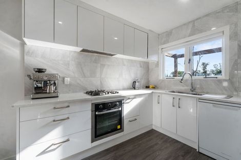 Photo of property in 8 Becroft Drive, Forrest Hill, Auckland, 0620