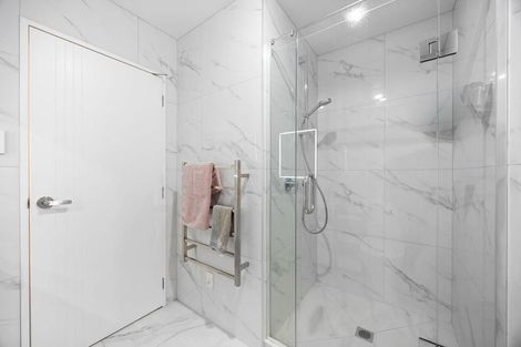 Photo of property in 5/9 Flanshaw Road, Te Atatu South, Auckland, 0610