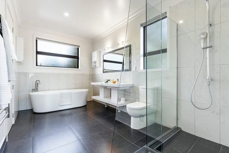 Photo of property in 49 Matipo Road, Te Atatu Peninsula, Auckland, 0610