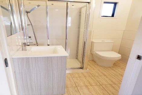 Photo of property in 64 Sunset Road, Unsworth Heights, Auckland, 0632