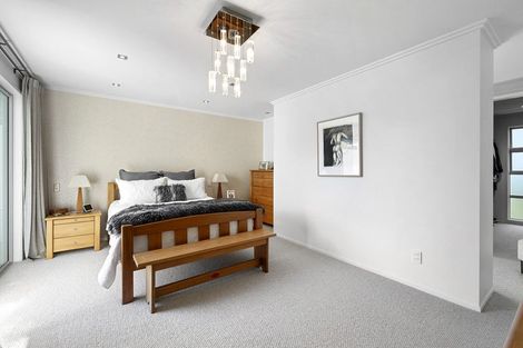 Photo of property in 10 Pendarves Street, New Plymouth, 4310
