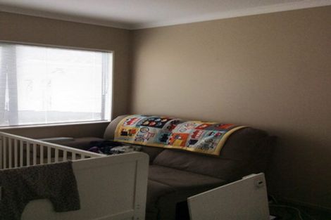 Photo of property in 14 Buisson Glade, West Harbour, Auckland, 0618