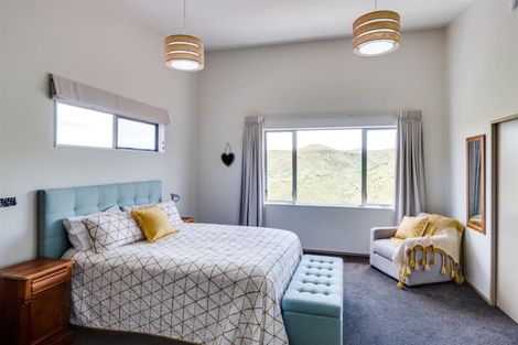 Photo of property in 104 Tironui Drive, Taradale, Napier, 4112