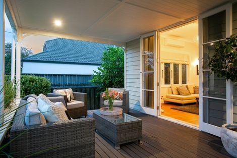 Photo of property in 122 Victoria Street, Cambridge, 3434