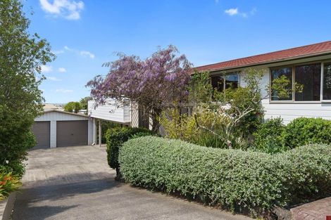 Photo of property in 771 East Coast Road, Northcross, Auckland, 0630