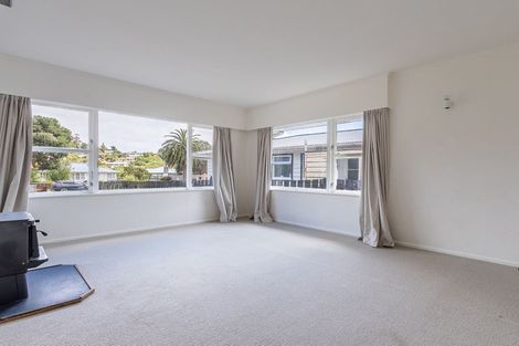 Photo of property in 15 Brazier Grove, Paraparaumu, 5032