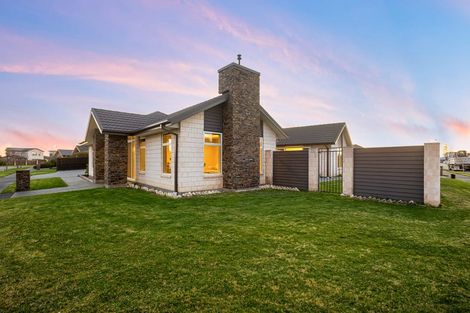 Photo of property in 30 Davaar Crescent, Broomfield, Christchurch, 8042