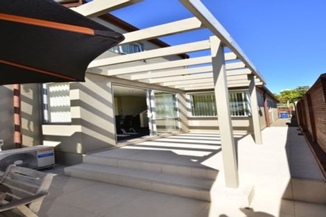 Photo of property in 10 Lupetti Rise, West Harbour, Auckland, 0618