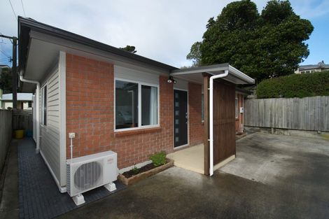 Photo of property in 15a Lyndfield Lane, Newlands, Wellington, 6037