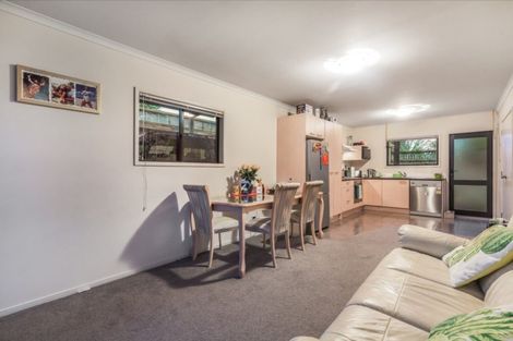 Photo of property in 1/94 Glengarry Road, Glen Eden, Auckland, 0602