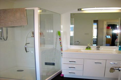 Photo of property in 14 Kilkelly Avenue, Pinehill, Auckland, 0632