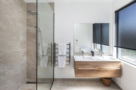 Photo of property in 63 Moncks Spur Road, Redcliffs, Christchurch, 8081