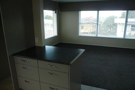 Photo of property in 1/66 Becroft Drive, Forrest Hill, Auckland, 0620