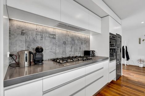 Photo of property in 73 Hine Street, New Plymouth, 4310