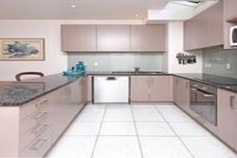 Photo of property in Henry Walton Flats, 4/2 Upper Queen Street, Auckland Central, Auckland, 1010