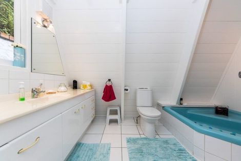 Photo of property in 75 Park Hill Road, Birkenhead, Auckland, 0626