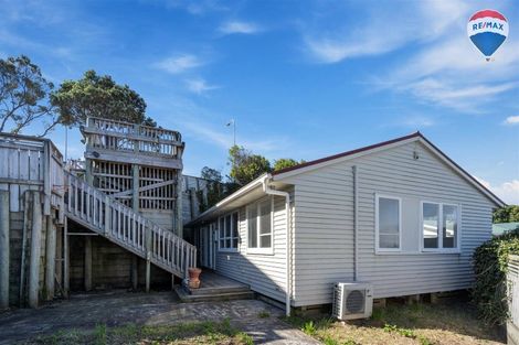 Photo of property in 43 Stewart Drive, Newlands, Wellington, 6037
