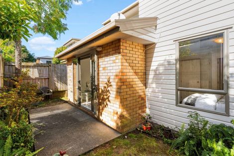 Photo of property in 16 Barnea Circle, Glen Eden, Auckland, 0602