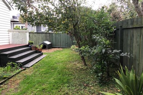Photo of property in 2/33 Egremont Street, Belmont, Auckland, 0622