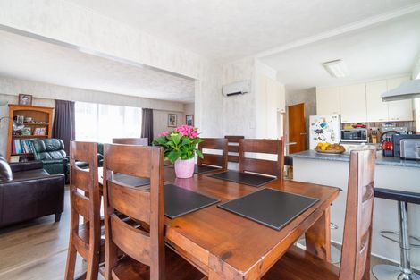 Photo of property in 116 Taylor Terrace, Tawa, Wellington, 5028