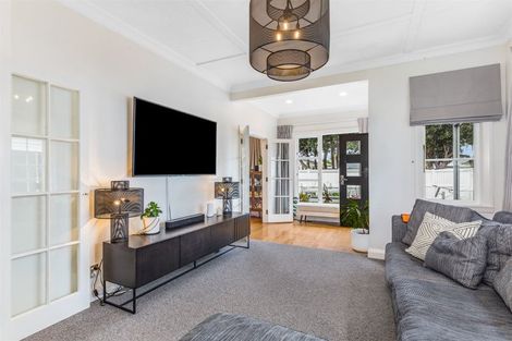 Photo of property in 37 Tuatoru Street, Eastbourne, Lower Hutt, 5013