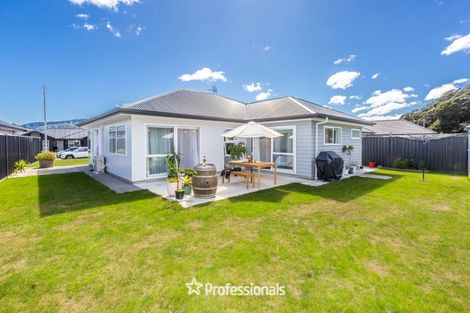 Photo of property in 21 Salisbury Crescent, Wallaceville, Upper Hutt, 5018