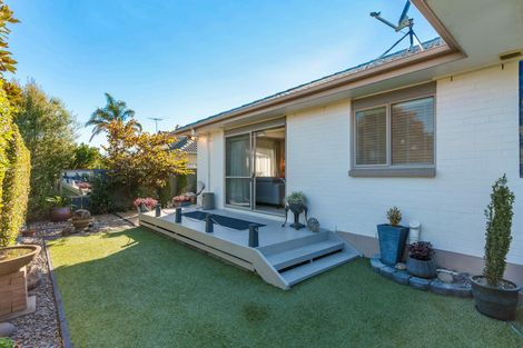 Photo of property in 26 Palmcrest Grove, Highland Park, Auckland, 2010