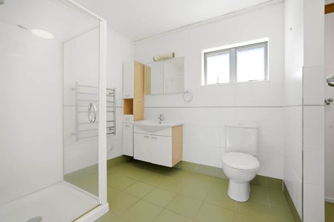 Photo of property in 938 East Coast Road, Northcross, Auckland, 0630