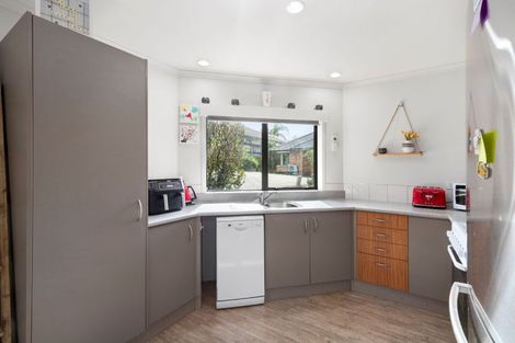 Photo of property in 28 Woodcroft Way, Pukekohe, 2120