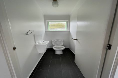 Photo of property in 372 Glenfield Road, Glenfield, Auckland, 0629