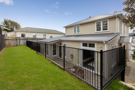 Photo of property in 17 Austin Street, Mount Victoria, Wellington, 6011
