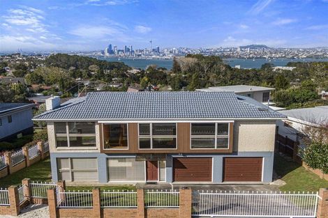 Photo of property in 35 Chatswood Grove, Chatswood, Auckland, 0626