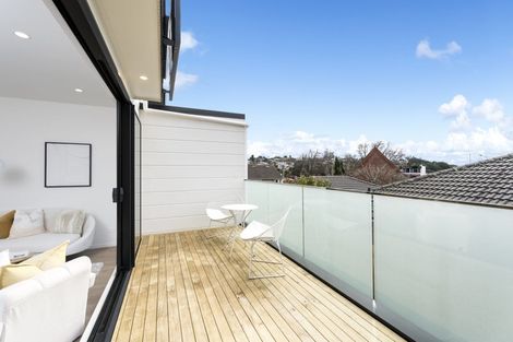 Photo of property in 8/6 Shakespeare Road, Milford, Auckland, 0620