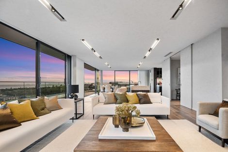 Photo of property in 15 Ridgelea Road, Long Bay, 0792