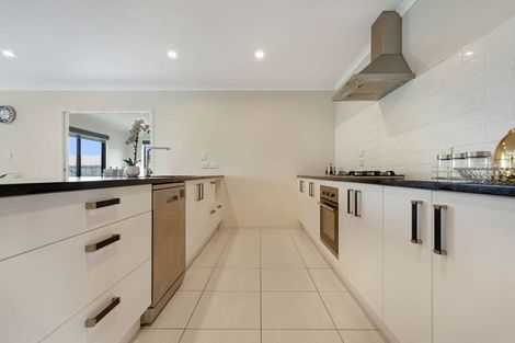 Photo of property in 5 Faber Place, Rototuna North, Hamilton, 3210