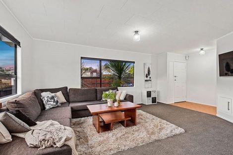 Photo of property in 9 West Harbour Drive, West Harbour, Auckland, 0618