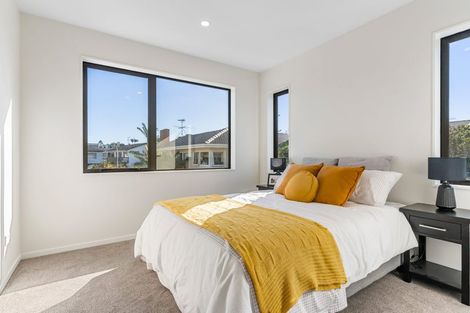 Photo of property in 16b Meadway, Sunnyhills, Auckland, 2010