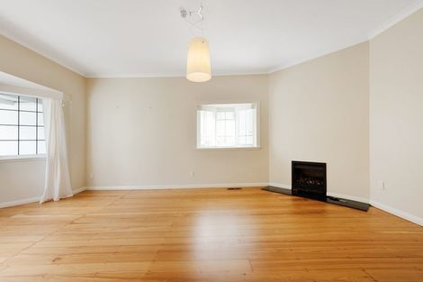 Photo of property in 16 Burnell Avenue, Thorndon, Wellington, 6011