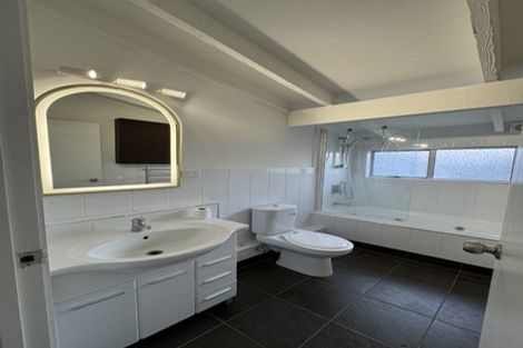 Photo of property in 1/3 Miraka Place, Birkenhead, Auckland, 0626