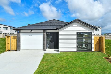 Photo of property in 3a Uatoto Road, Clarks Beach, 2122