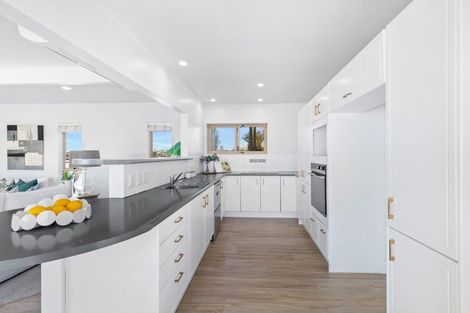 Photo of property in 825 Beach Road, Browns Bay, Auckland, 0630