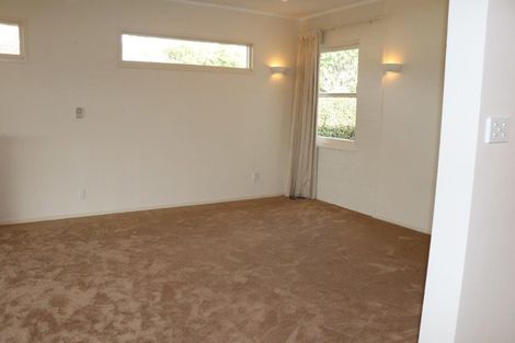 Photo of property in 547 Glenfield Road, Glenfield, Auckland, 0629