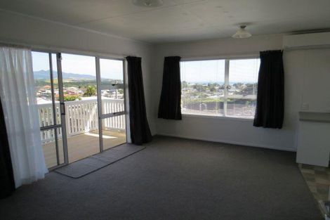 Photo of property in 39a Simons Street, Moturoa, New Plymouth, 4310