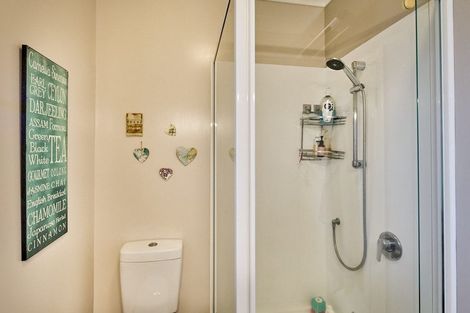 Photo of property in 35 Lincoln Avenue, Tawa, Wellington, 5028