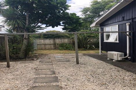 Photo of property in 2/2 Earl Road, Titirangi, Auckland, 0604