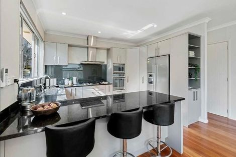 Photo of property in 12 Bur Oak Terrace, Schnapper Rock, Auckland, 0632