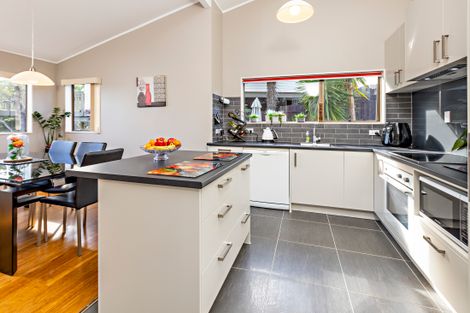 Photo of property in 16 Proteus Place, Half Moon Bay, Auckland, 2012